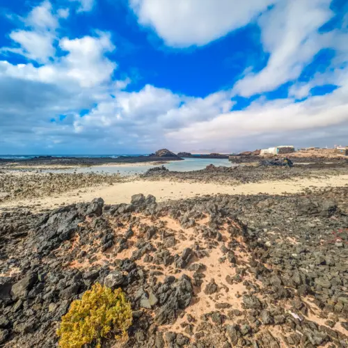 iStock-2186866781isla lobos trail_result